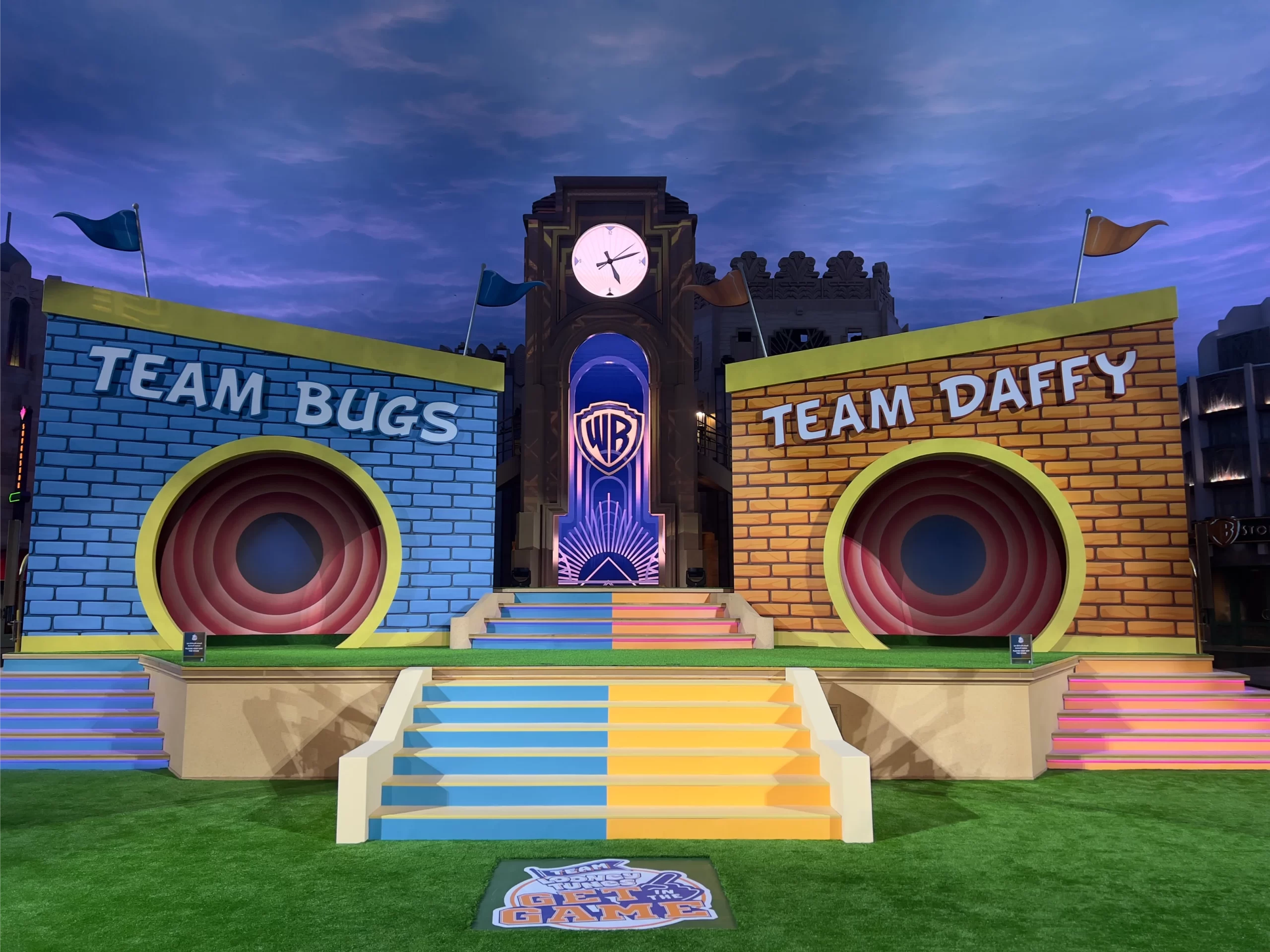 warner-brothers-abu-dhabi-team-bugs-x-daffy-by-greenlight-events-dubai-uae-image-1