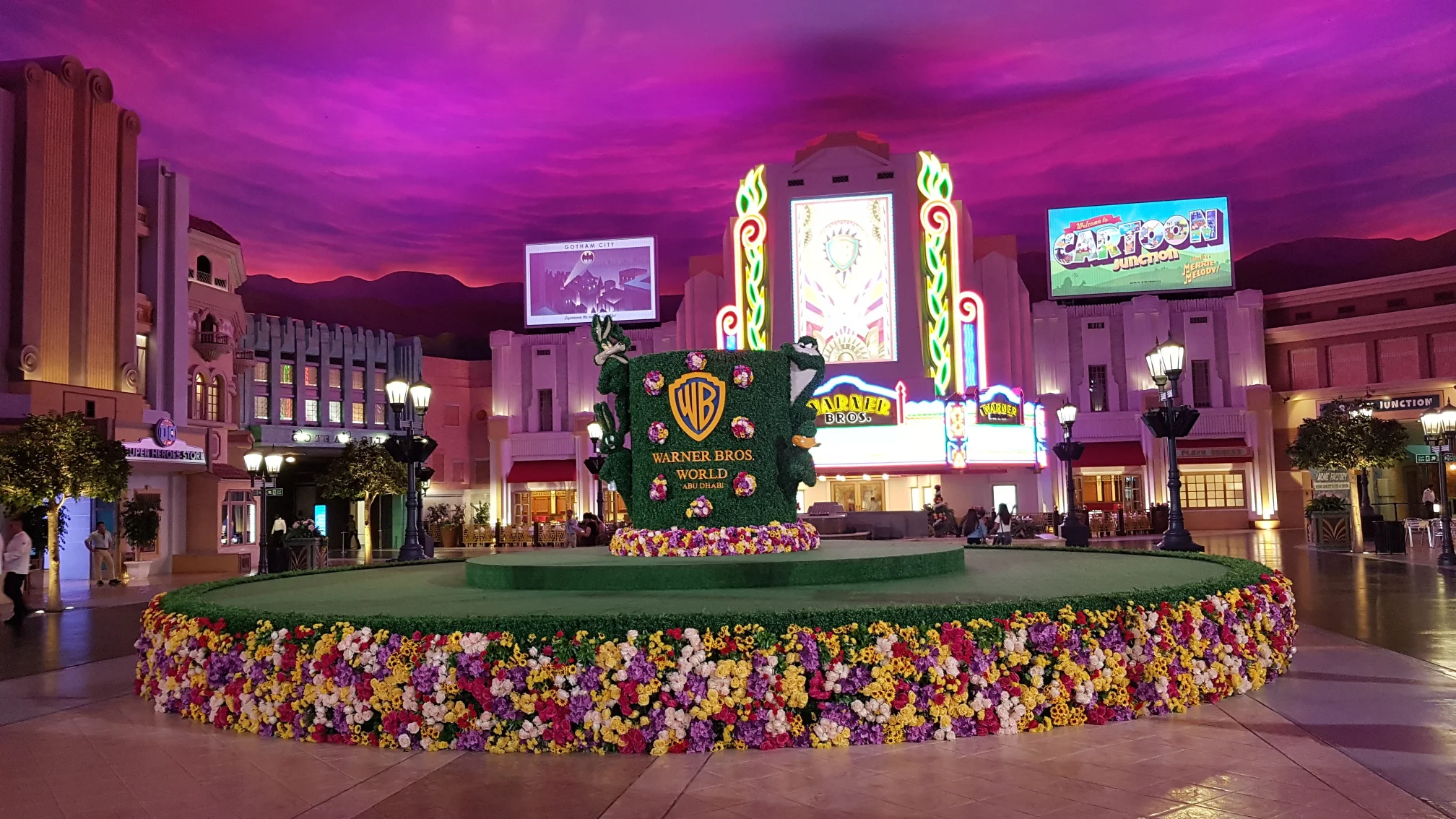 warner-brothers-abu-dhabi-team-bugs-x-daffy-by-greenlight-events-dubai-uae-image-1